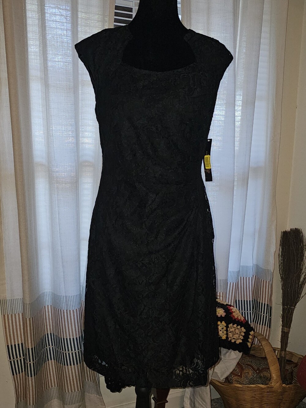 Tahari NWT Elegant Lace Cocktail Dress Black- Classic Party Chic Sz10